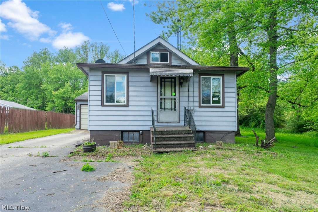 Property Photo:  1534 Salt Springs Road  OH 44446 