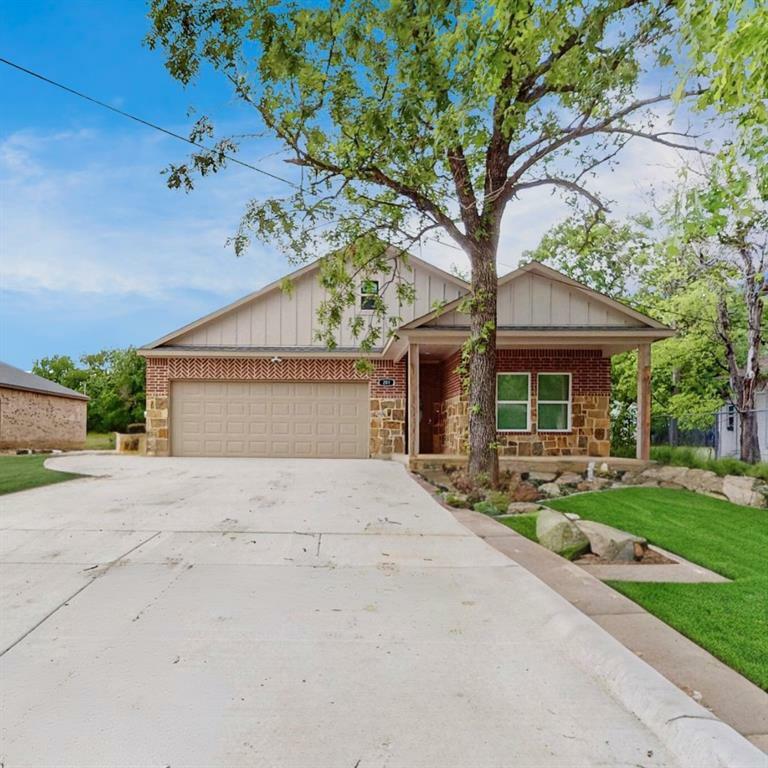 Property Photo:  201 Dellis Street  TX 75160 