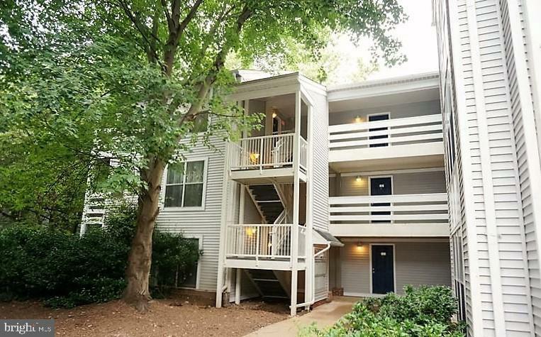 Property Photo:  10300 Appalachian Circle 302  VA 22124 