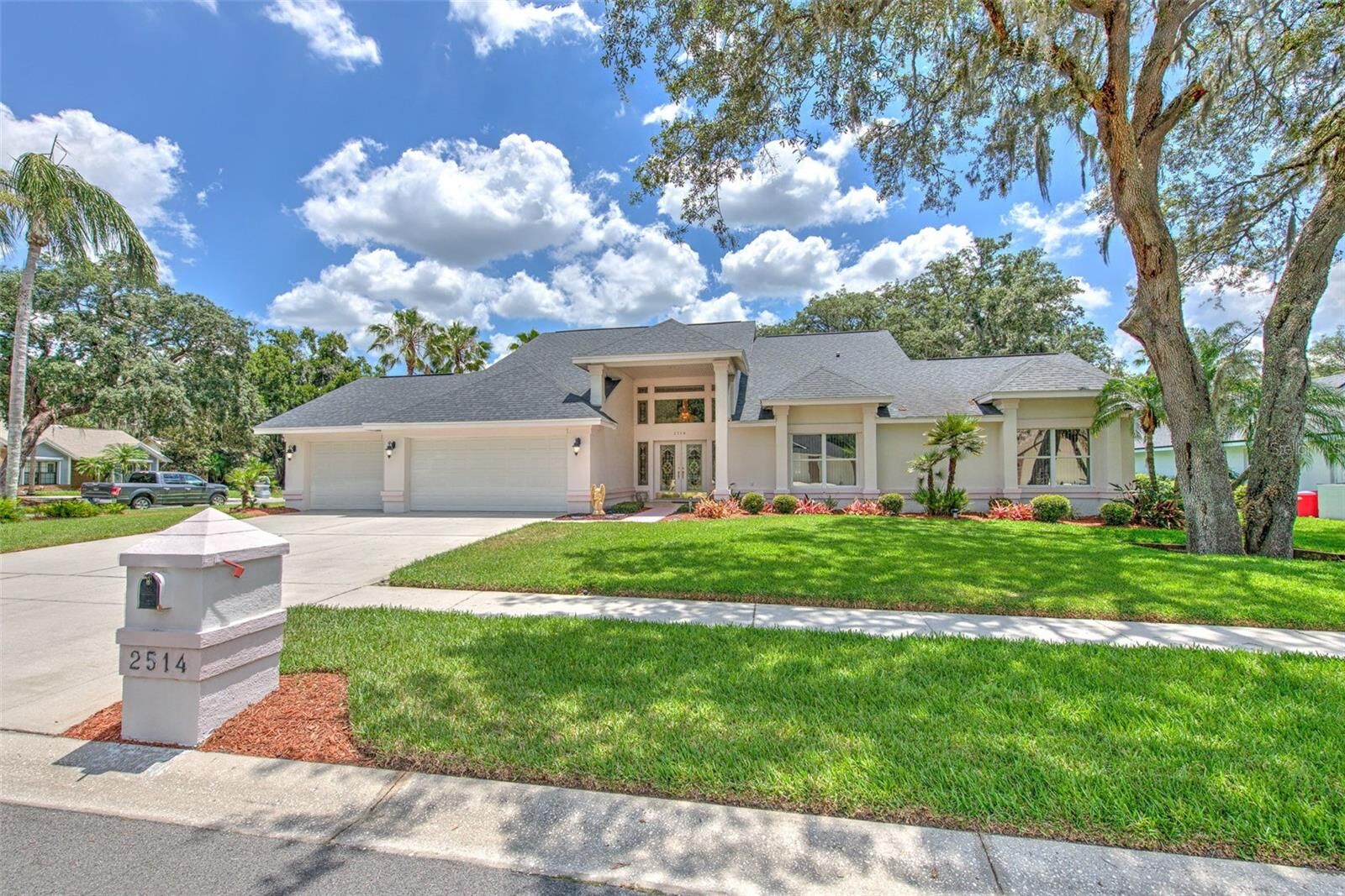 Property Photo:  2514 Mason Oaks Drive  FL 33596 