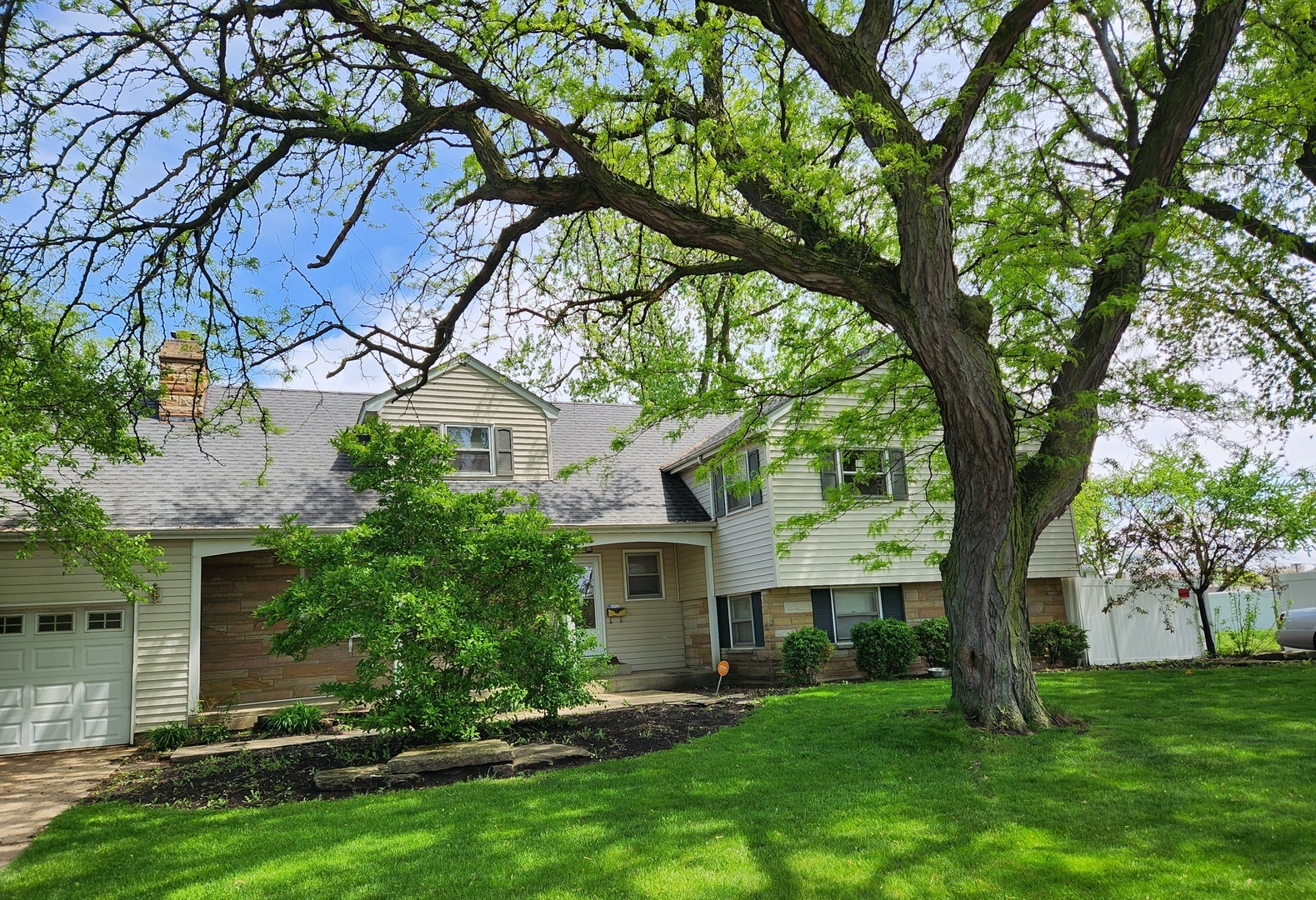 Property Photo:  406 Madison Street  IL 60435 