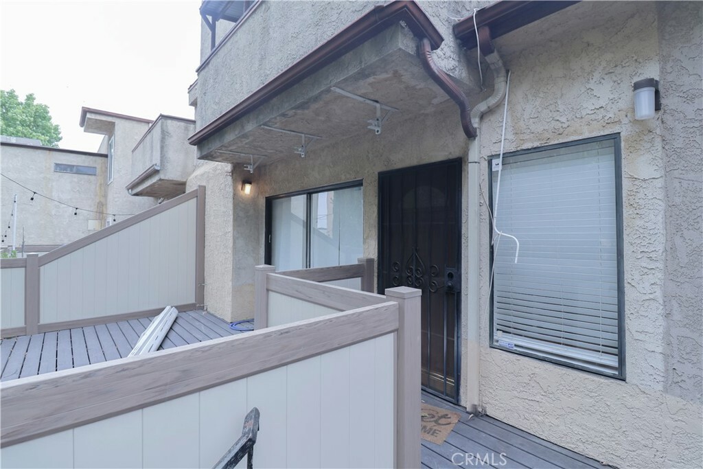 Property Photo:  14435 Valerio Street 5  CA 91405 