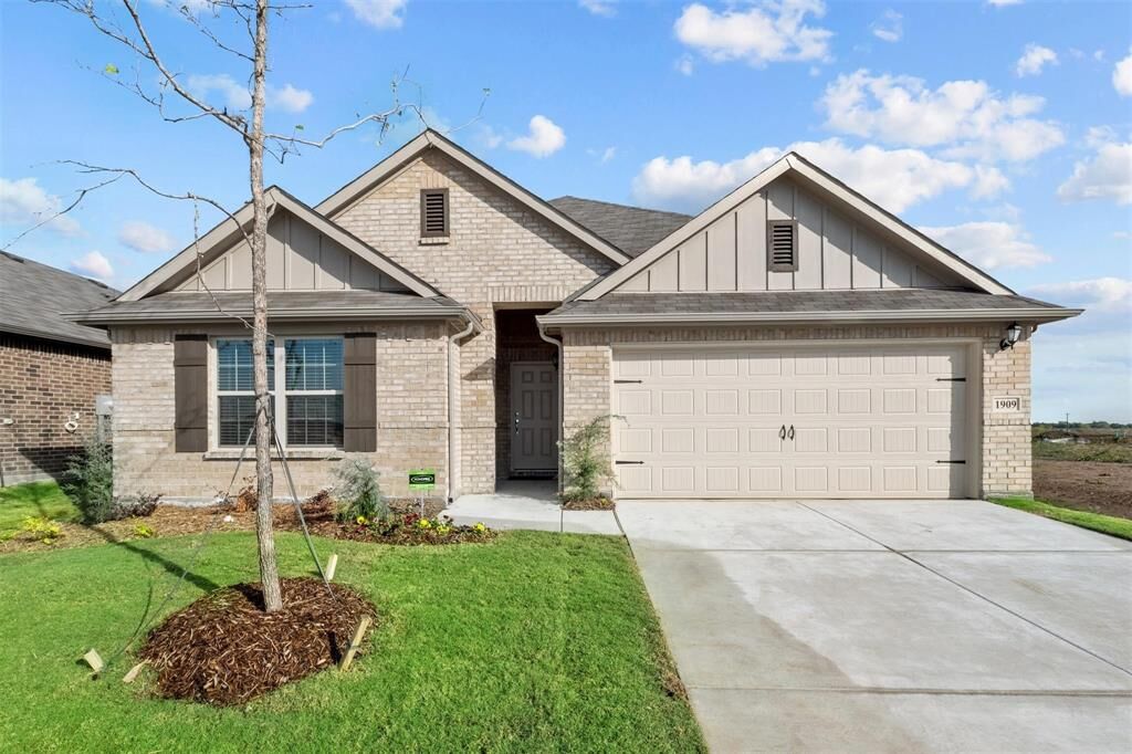 Property Photo: 1909 Javelina Street TX 75189