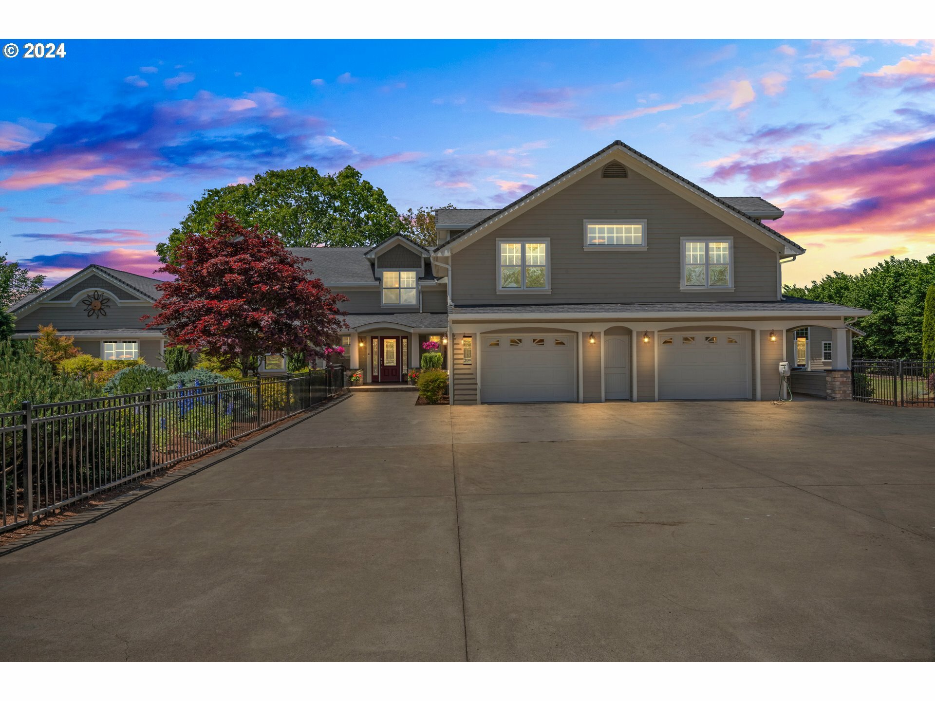 Property Photo: 92386 River Rd OR 97448