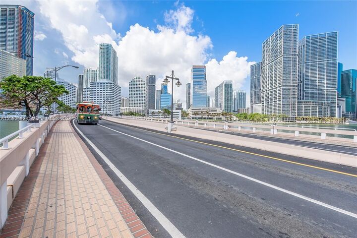 Property Photo: 520 Brickell Key Dr A1512 FL 33131