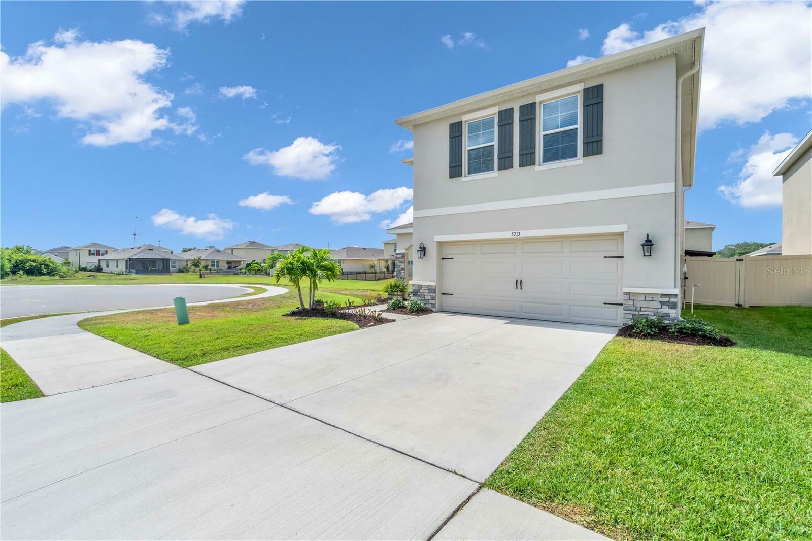 Property Photo:  5713 Cape Primrose Drive  FL 34232 