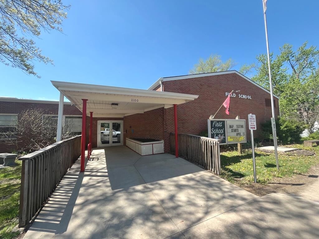 Property Photo:  1100 Oak Street  MO 64601 