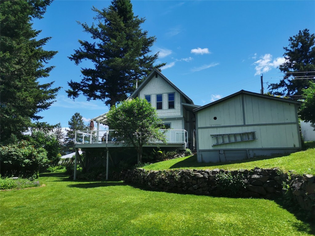 Property Photo:  153 Billiter Avenue  BC V0X 1W0 