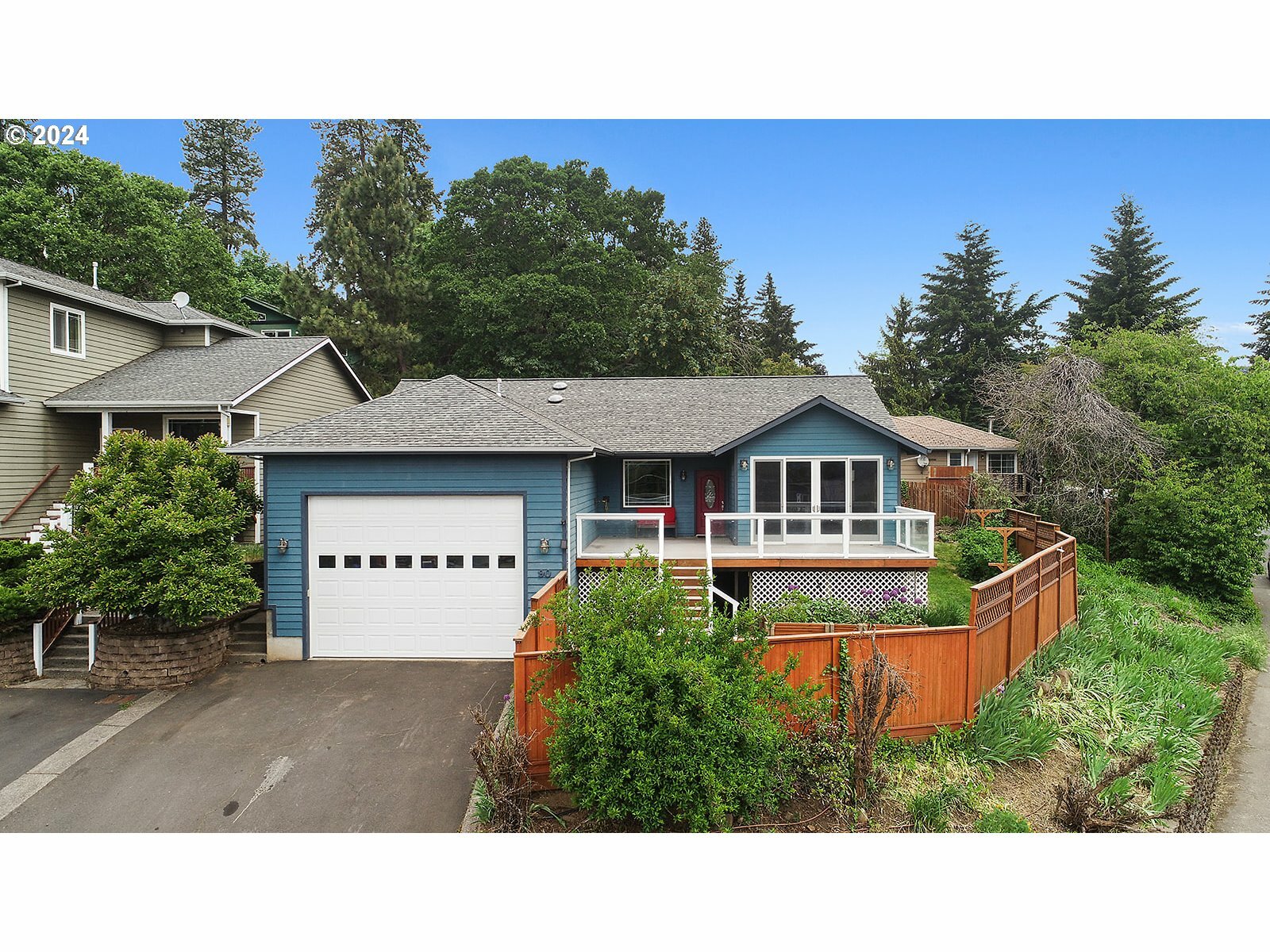 Property Photo:  90 NW Cherry St  WA 98672 