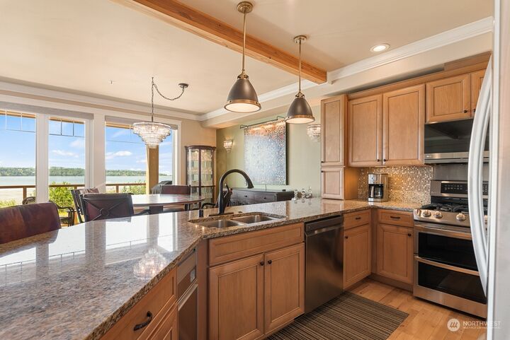 Property Photo:  1300 Peace Portal Drive 202  WA 98230 