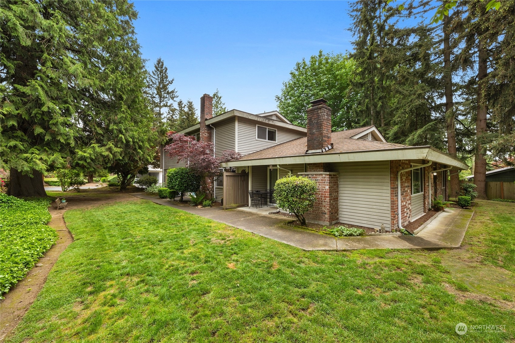 Property Photo:  424 214th St SW, #24B  WA 98021 