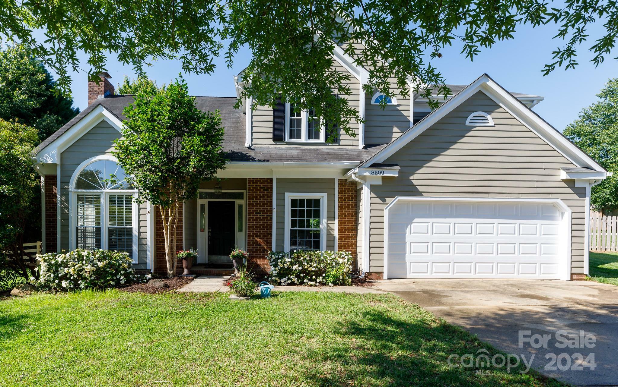 Property Photo: 8509 Netherfield Court NC 28277