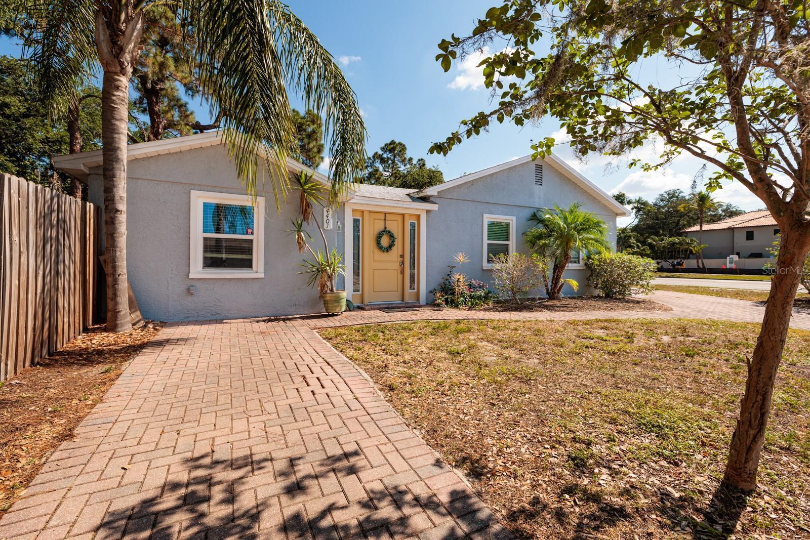 Property Photo: 4401 W Sevilla Street FL 33629