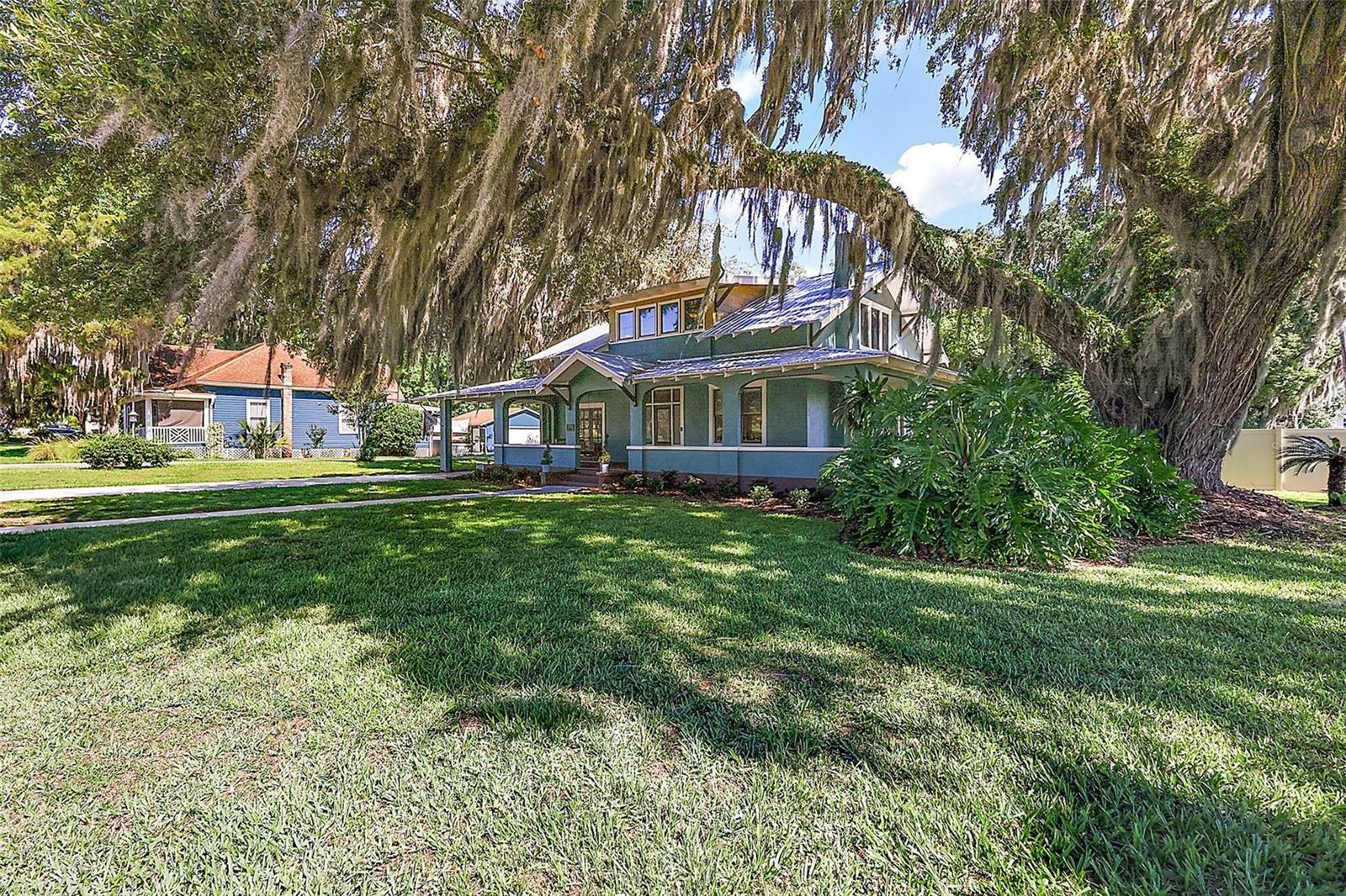 Property Photo:  1100 Herndon Street  FL 34748 