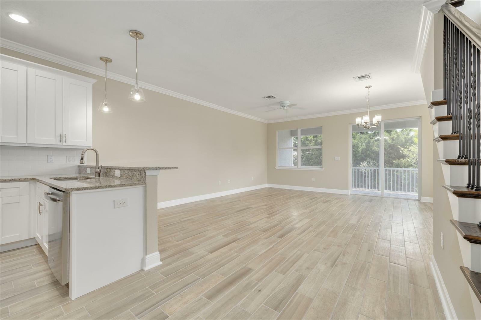 Property Photo:  552 South Palm Way  FL 34683 