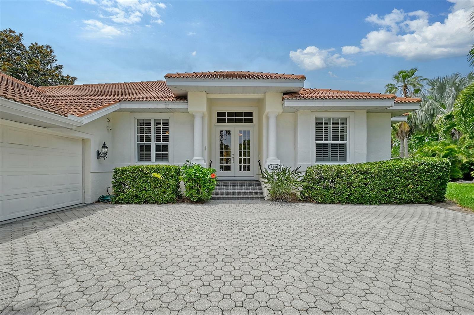 Property Photo: 5566 Siesta Estates Court FL 34242