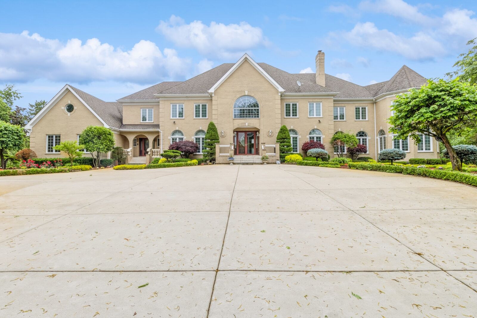 Property Photo: 1 Shire Trail IL 60010