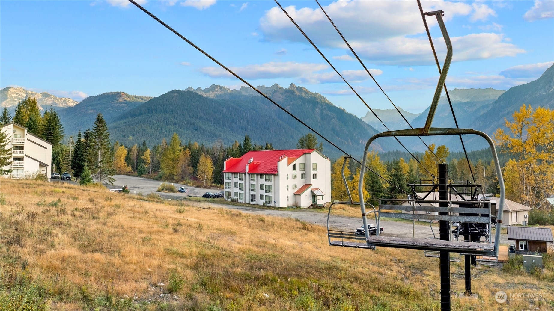Property Photo: 221 E Hyak Drive 402 WA 98068