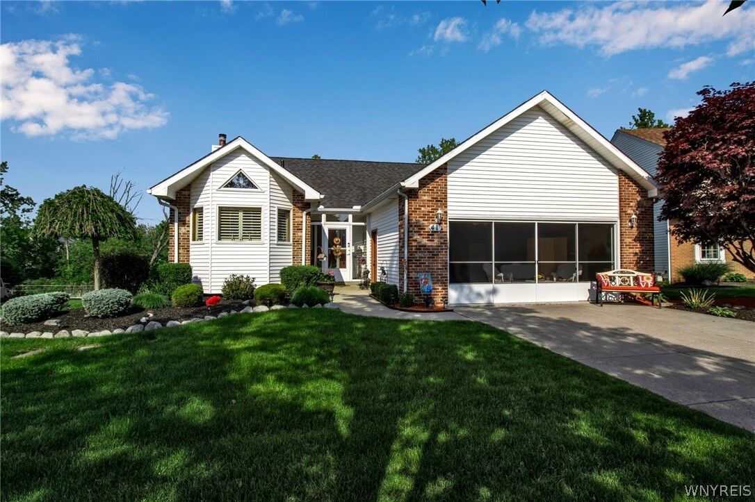 Property Photo:  41 Whitney Place  NY 14227 