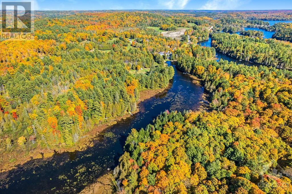 Photo de la propriété:  4029D Elphin Maberly Road  ON K0H 2J0 