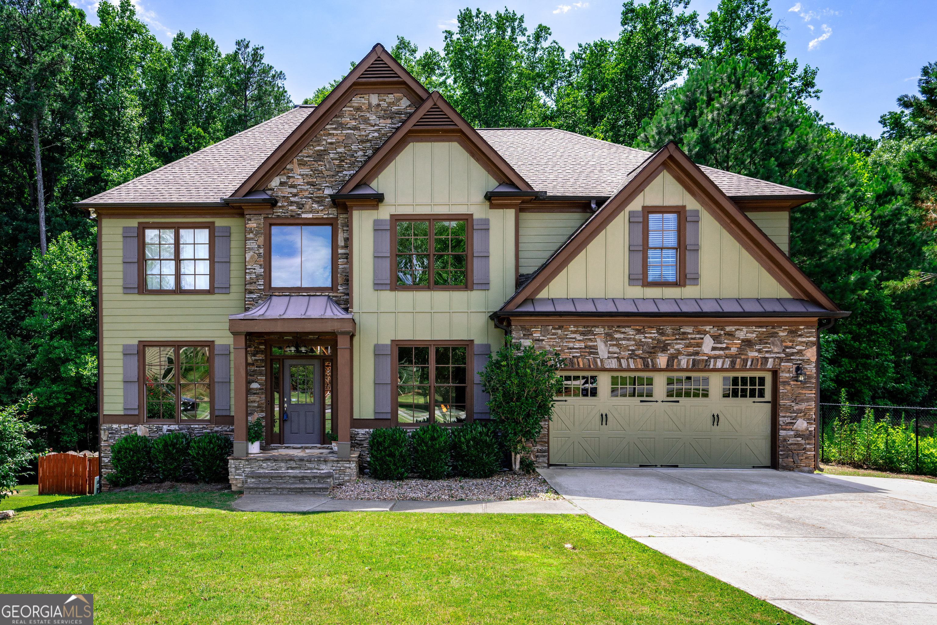 Property Photo:  2020 Heritage Green Drive  GA 30064 