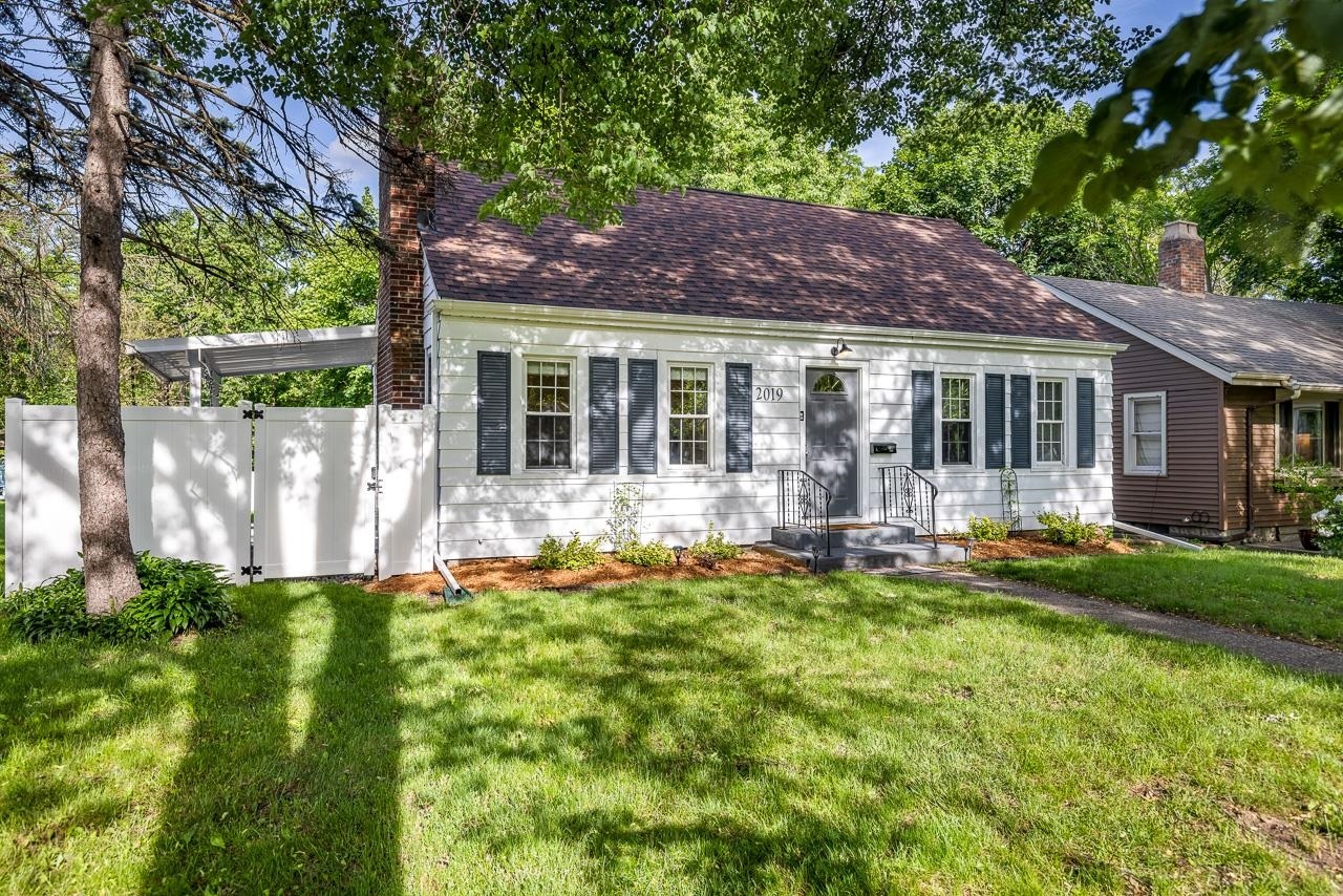 Property Photo:  2019 Douglas Street  IL 61103 