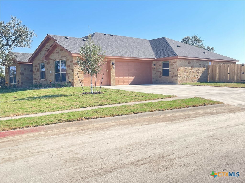 Property Photo:  425 Ridge Crest Drive  TX 76522 