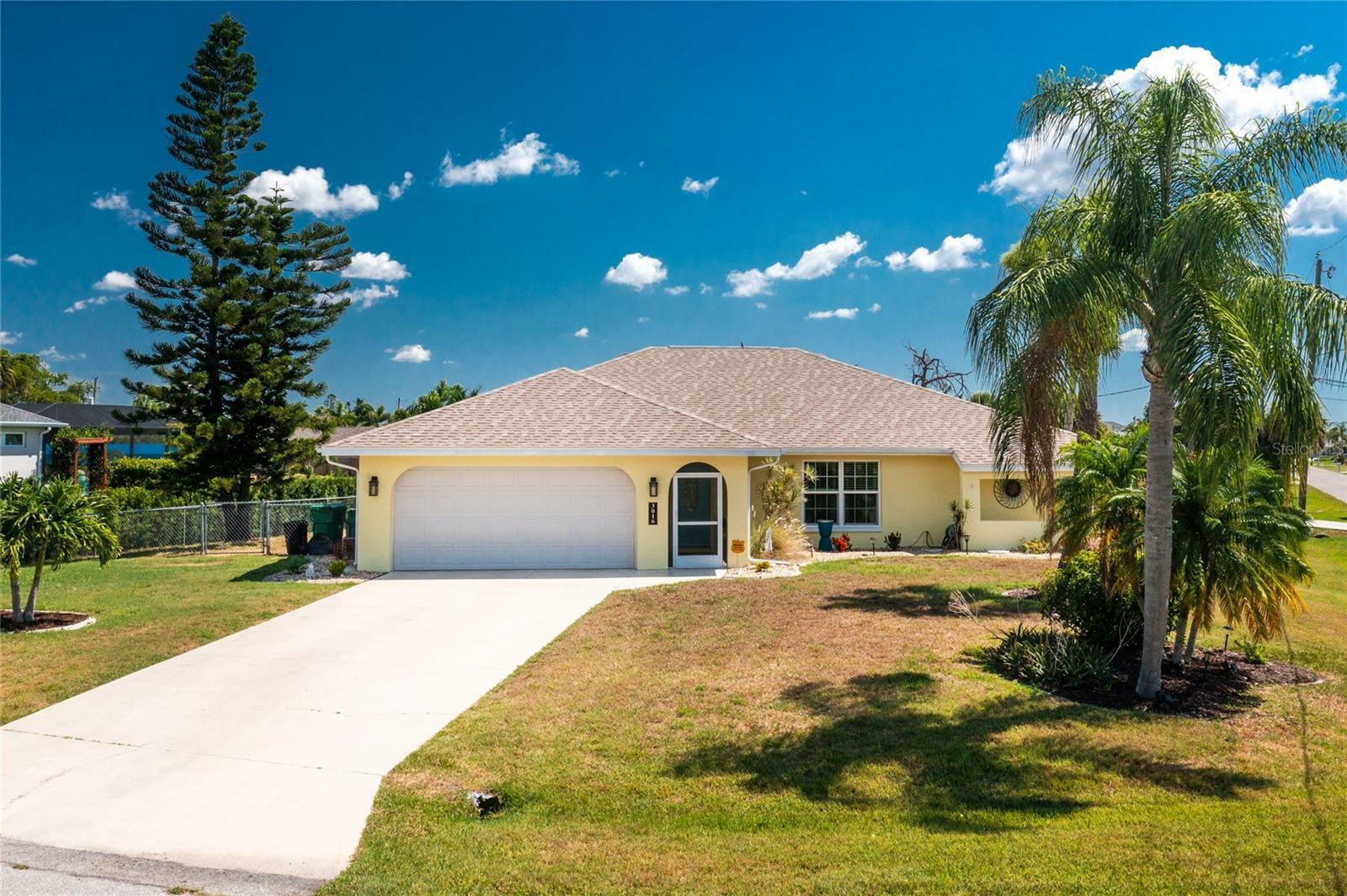 Property Photo:  3016 Montgomery Drive  FL 33981 