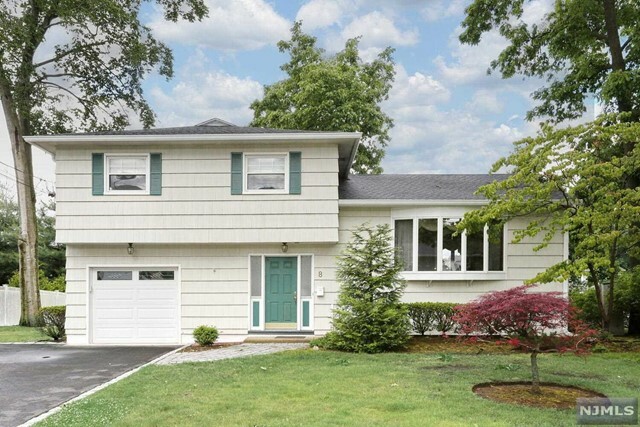 Property Photo:  8 Harlan Drive  NJ 07628 