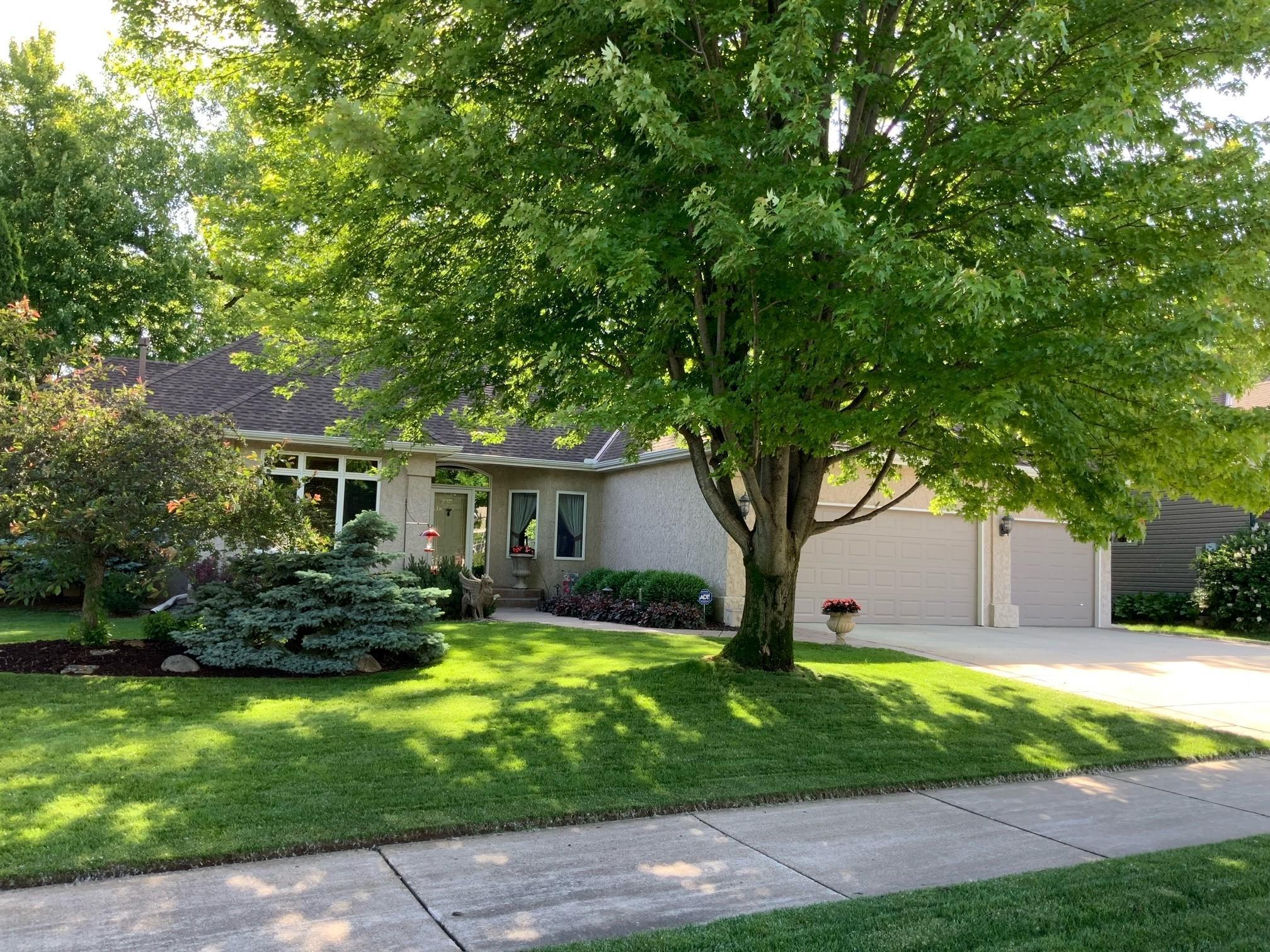 Property Photo:  542 Hawthorne Woods Drive  MN 55123 