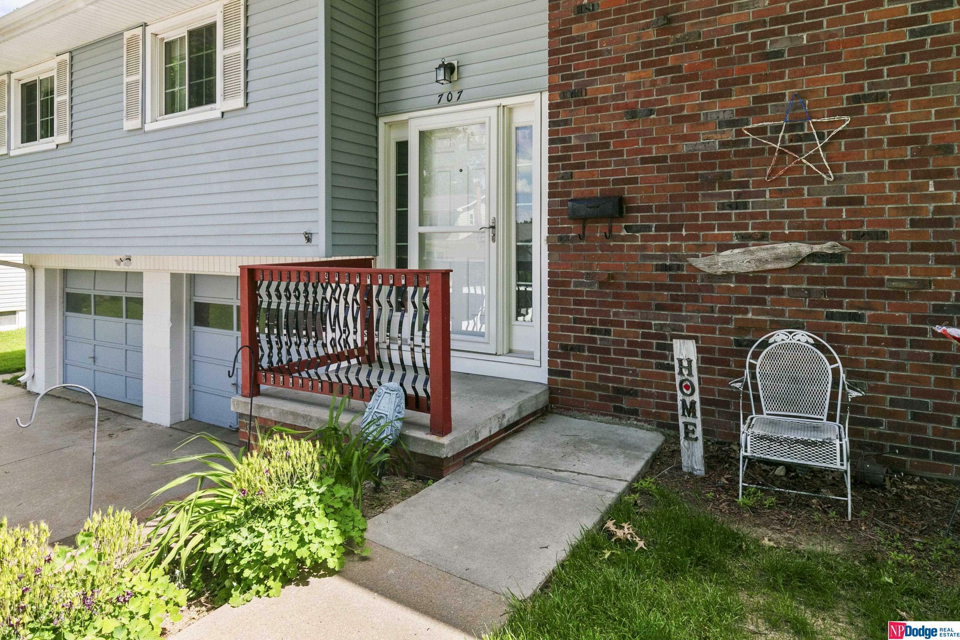 Property Photo:  707 Crest Drive  NE 68046 