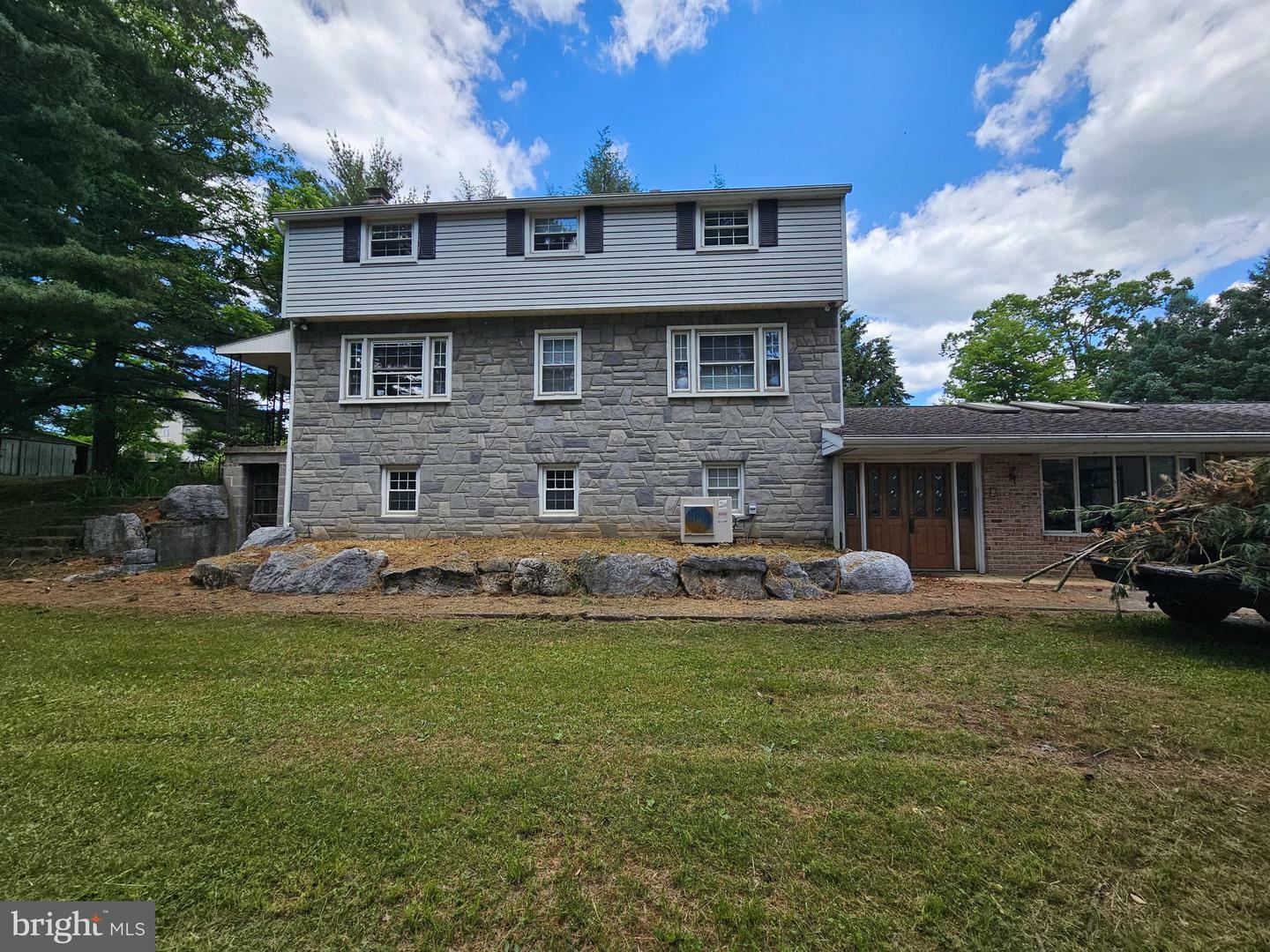 Property Photo:  752 S Nyes Road  PA 17036 