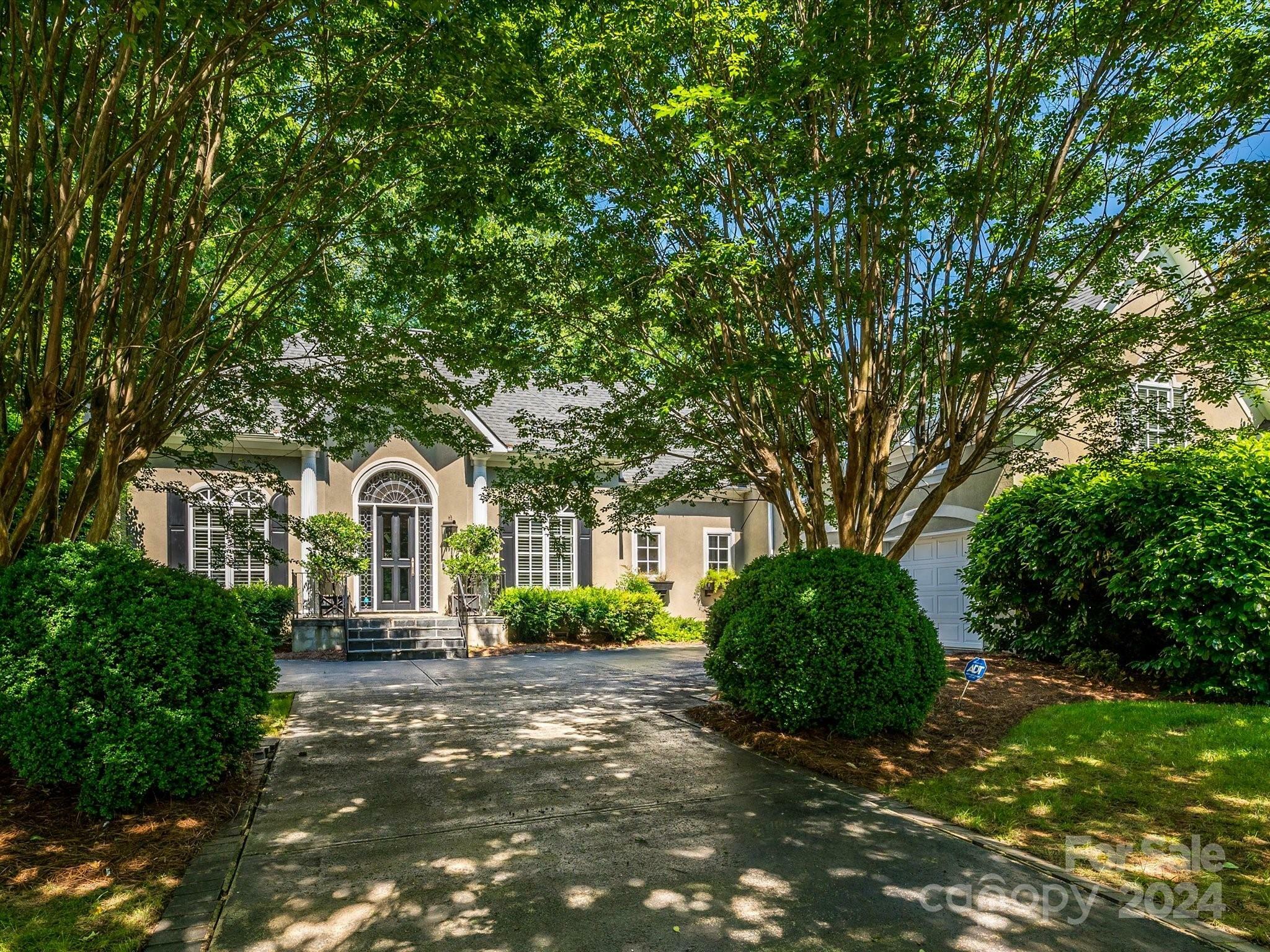 808 Hungerford Place  Charlotte NC 28207 photo