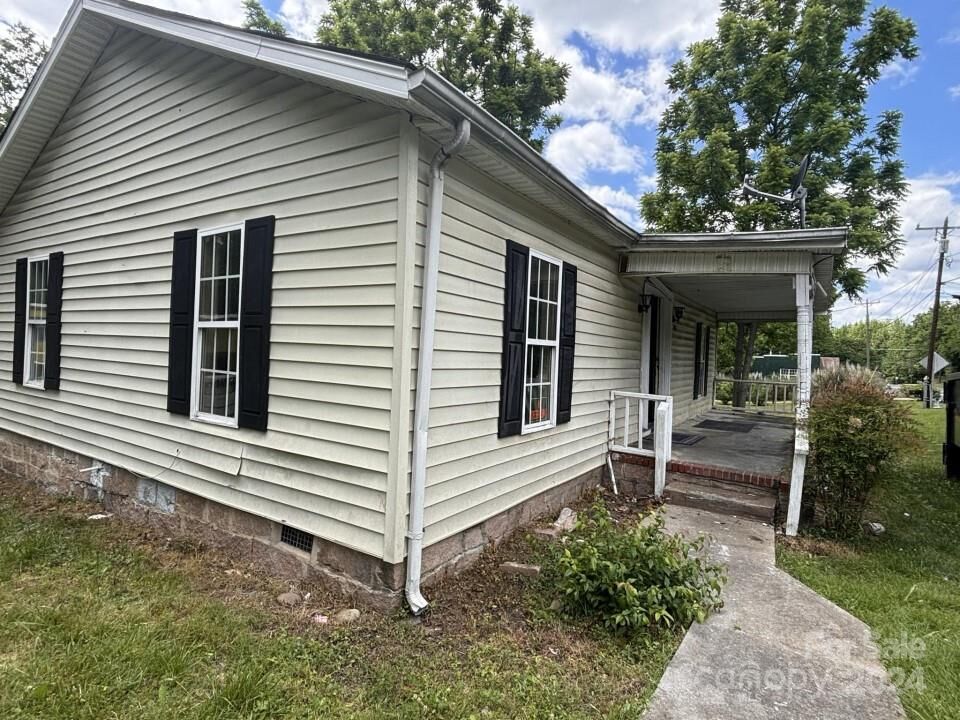 Property Photo: 706 S Salisbury Avenue NC 28146