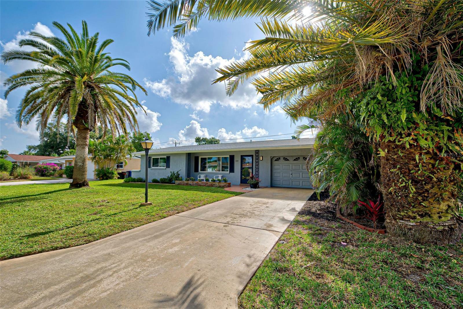 Property Photo:  138 Algiers Drive  FL 34293 