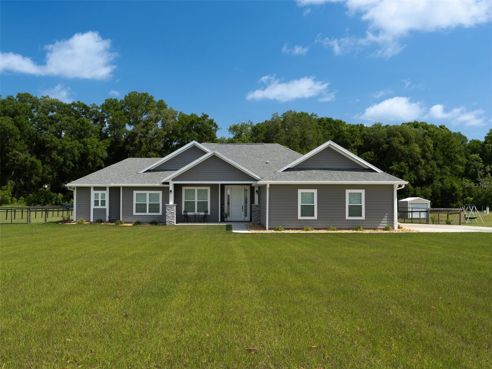 Property Photo: 25078 NW 143rd Road FL 32643