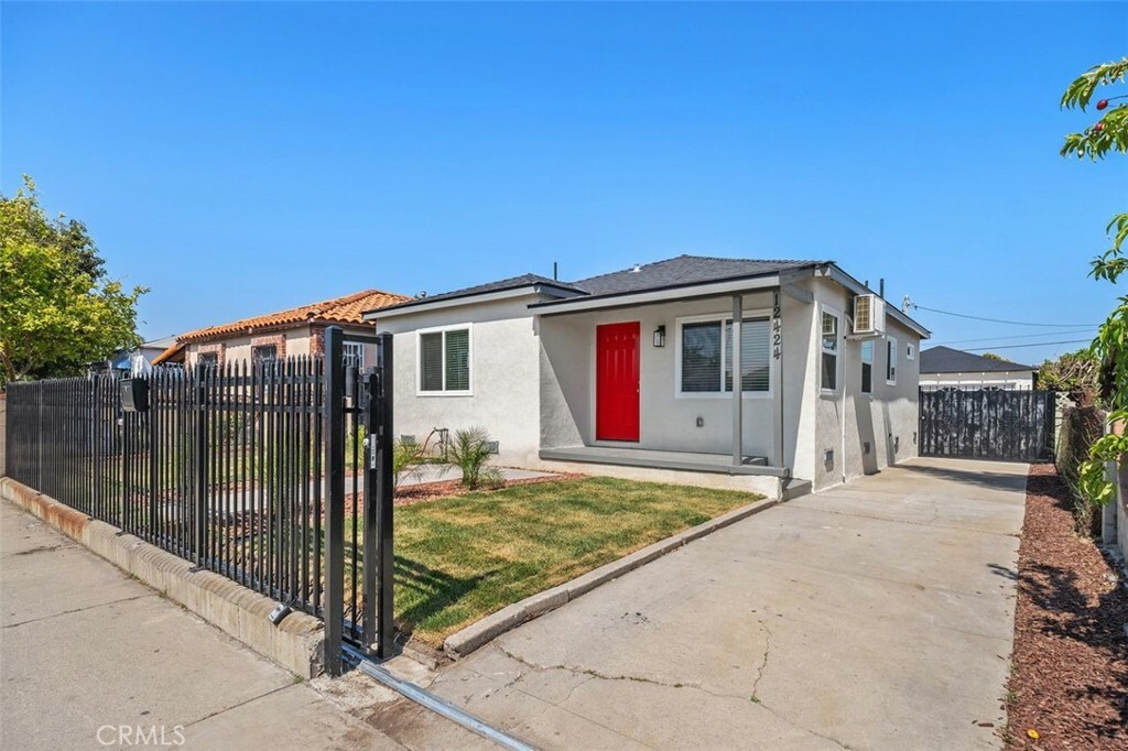 Property Photo:  12424 S San Pedro Street  CA 90061 