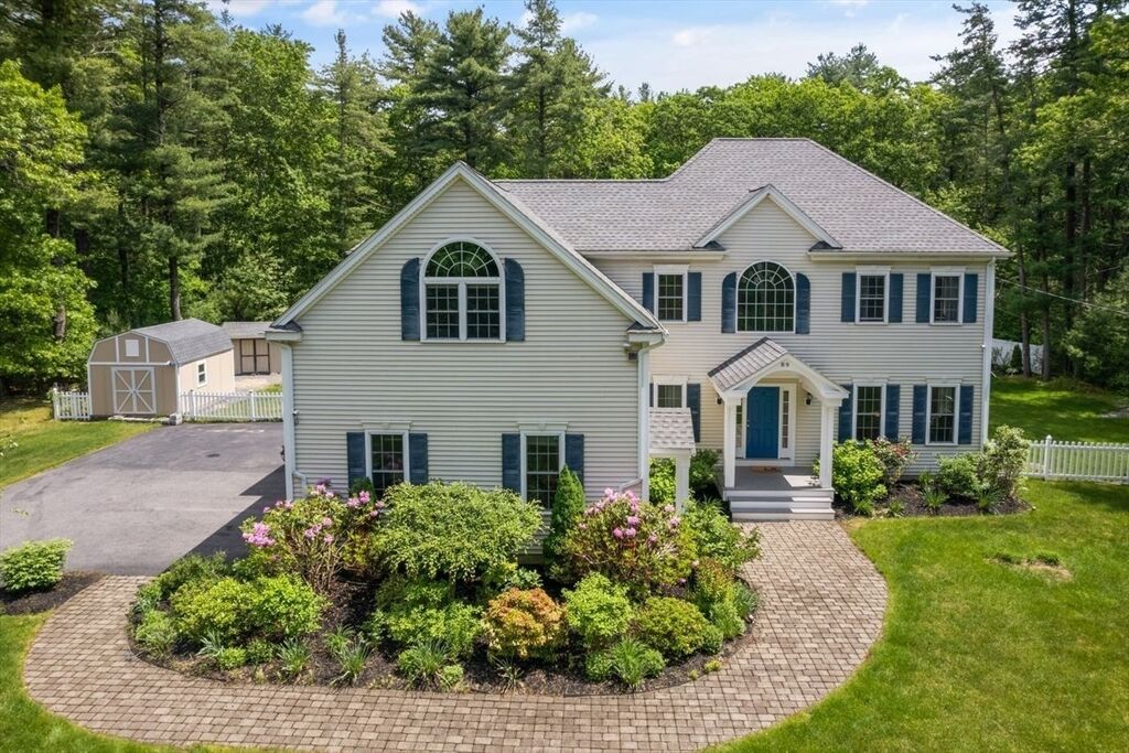 Property Photo:  89 S Walpole St  MA 02067 