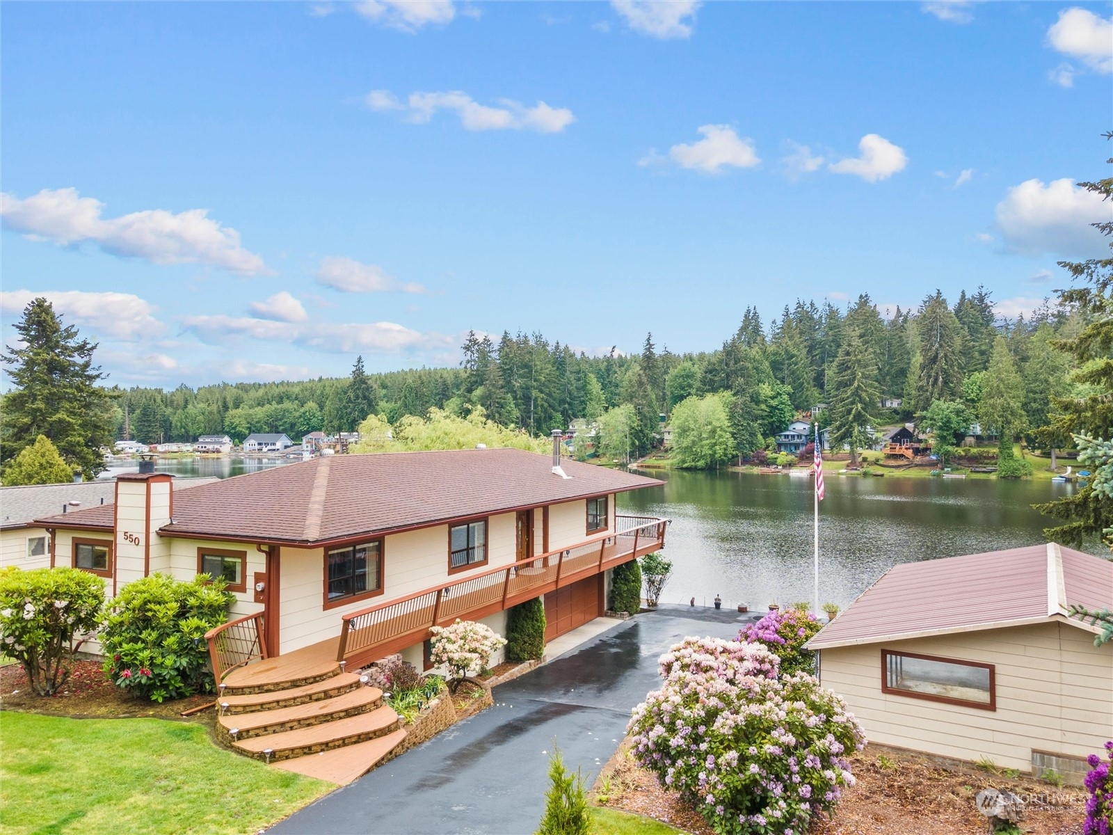 Property Photo:  550 SE Crescent Drive  WA 98584 