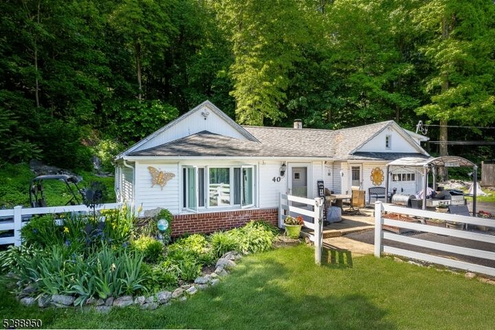 40 Emmans Rd  Roxbury Twp. NJ 07852 photo