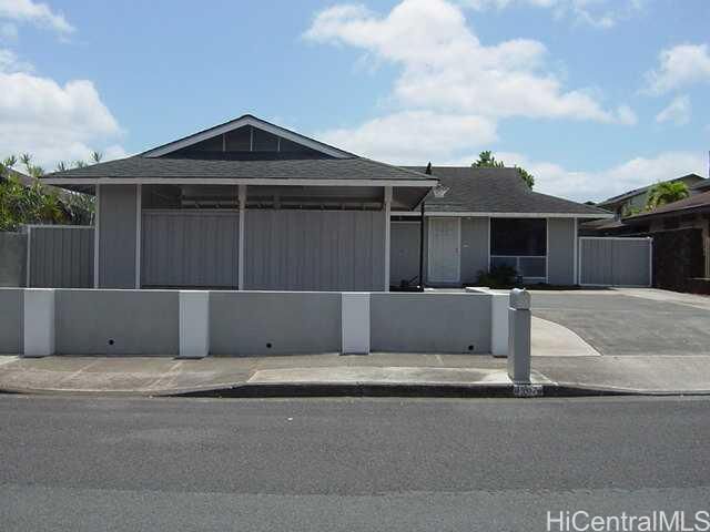 Property Photo:  