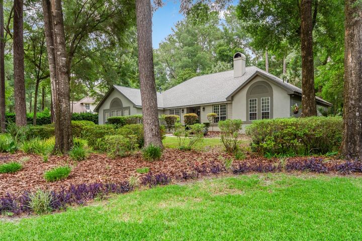 Property Photo: 8821 SW 45th Boulevard FL 32608