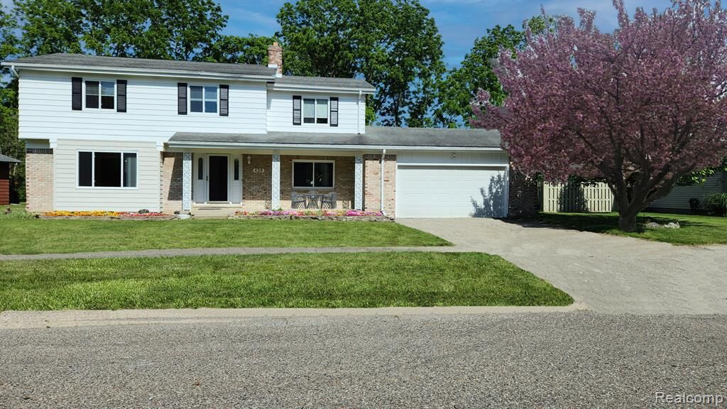 Property Photo:  428 Oakwood Drive  MI 48433 1849 