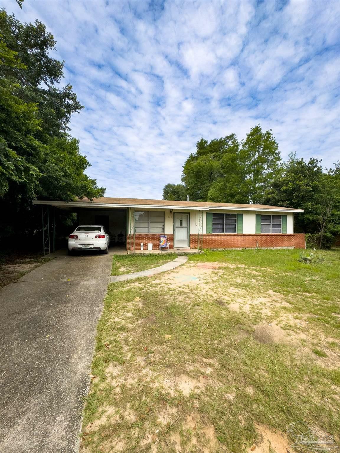 Property Photo:  1013 Potomac Dr  FL 32505 