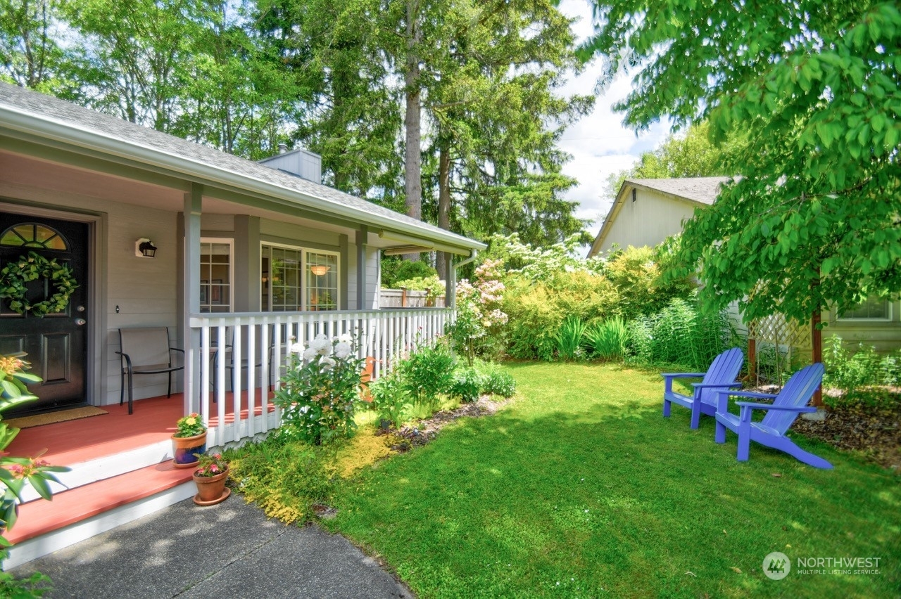 Property Photo:  1020 Kiwi Court NW  WA 98502 