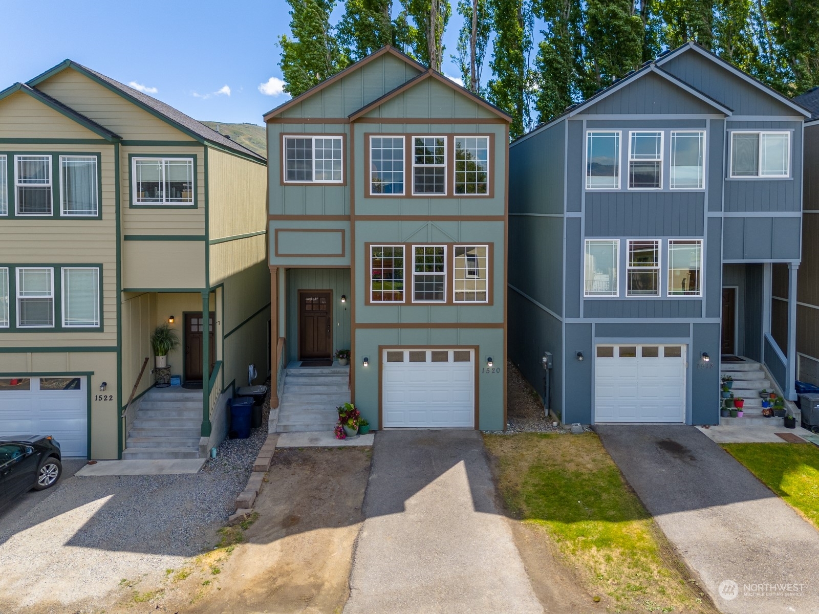 Property Photo: 1520 Historic Lane WA 98801