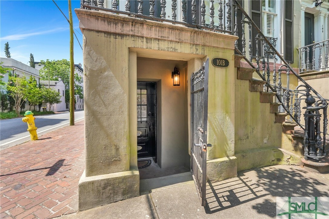 Property Photo:  101 W Gordon Street  GA 31401 