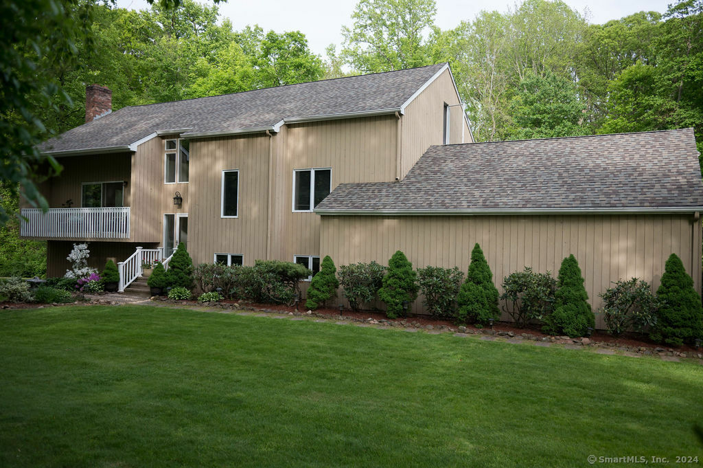 Property Photo:  72 Farm Brook Court  CT 06514 