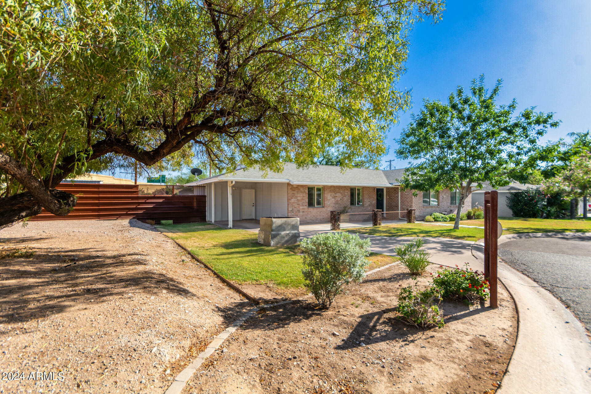 Property Photo:  1749 E McLellan Boulevard  AZ 85016 