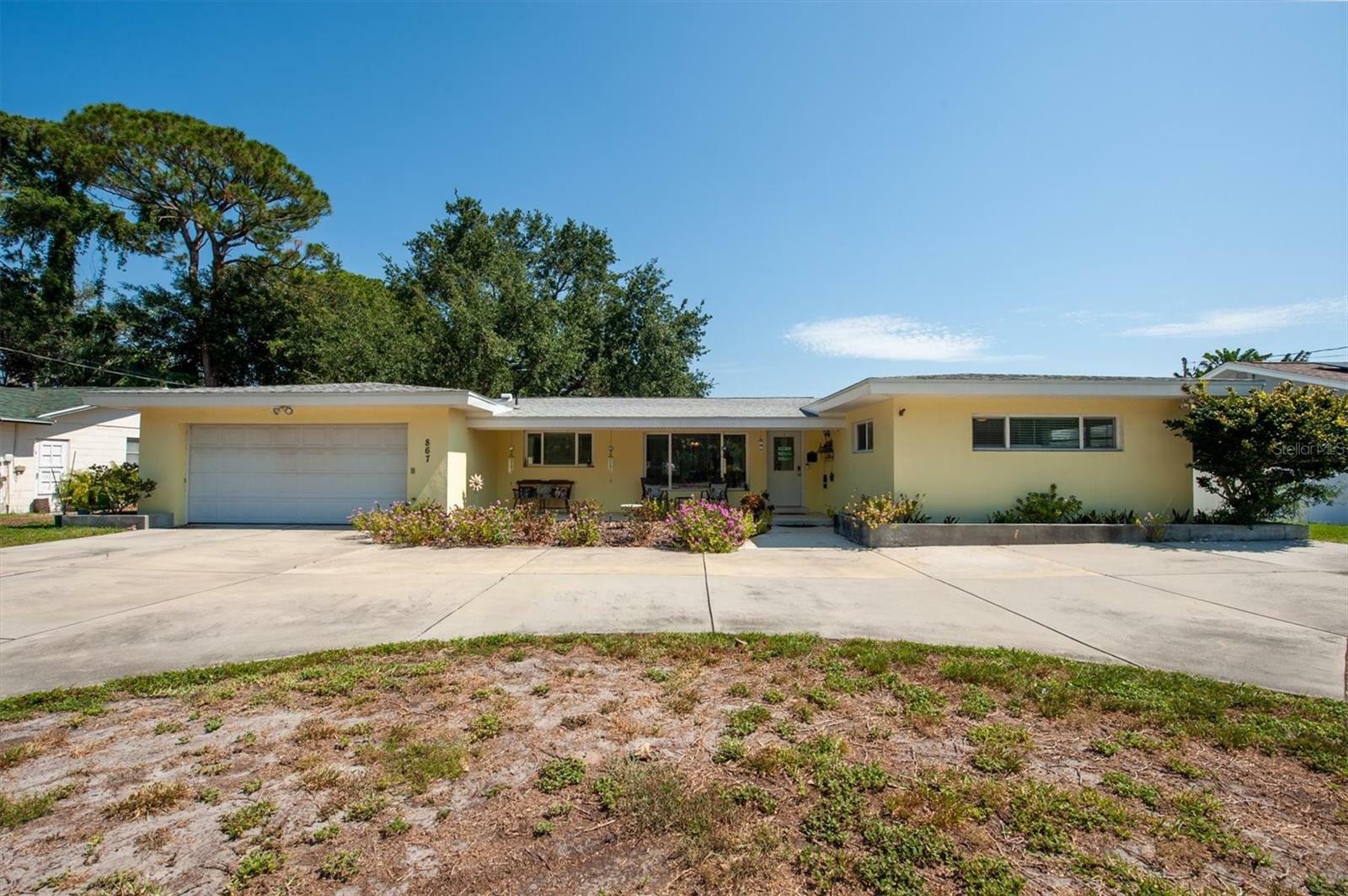 Property Photo:  867 Pinellas Point Drive S  FL 33705 